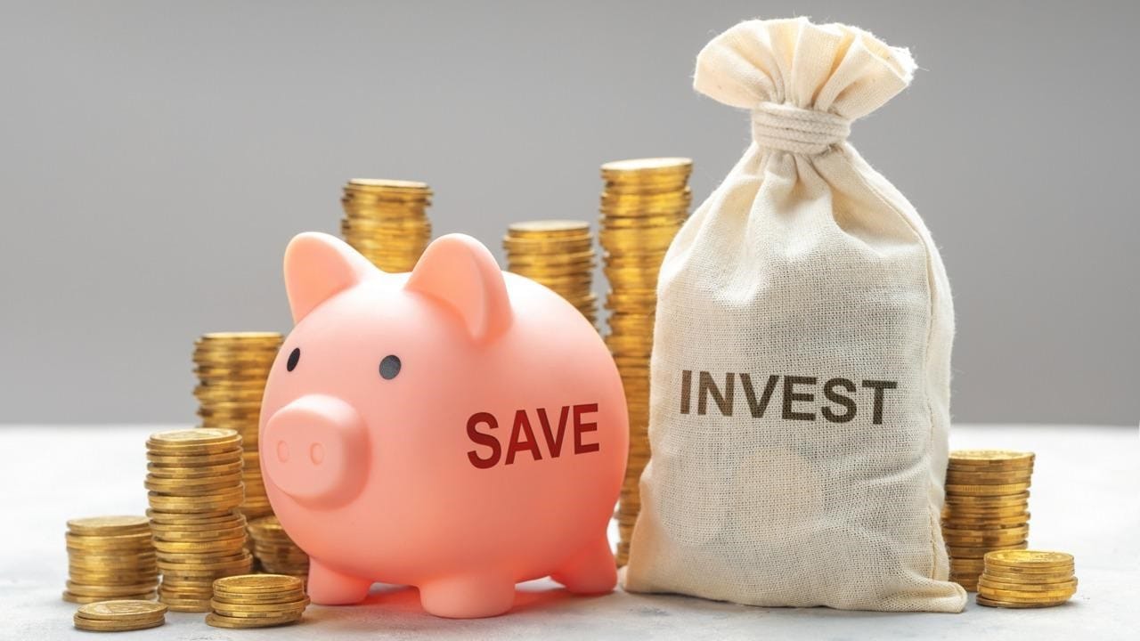 Người trẻ nên đầu tư hay tiết kiệm để sớm có thể tự do tài chính cá nhân?