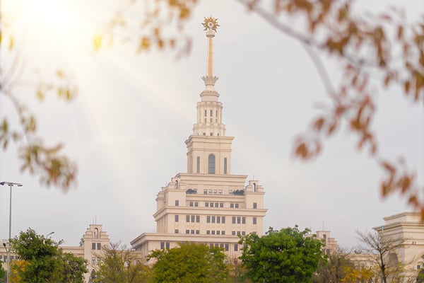 TechnoPark - Tòa tháp sở hữu kiến trúc biểu tượng, với ngôn ngữ thiết kế mạnh mẽ, năng động, lấy cảm hứng từ chữ V, biểu trưng cho khát vọng “Việt Nam - Vingroup - Vươn lên” với những trung tâm công nghệ đang dần hình thành.