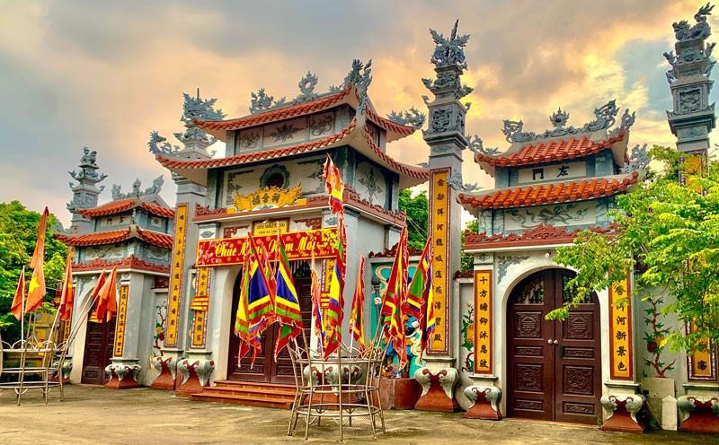 CHÙA BỒ ĐỀ CỔ KÍNH NẰM TRÊN BÃI BỒI VEN SÔNG HỒNG