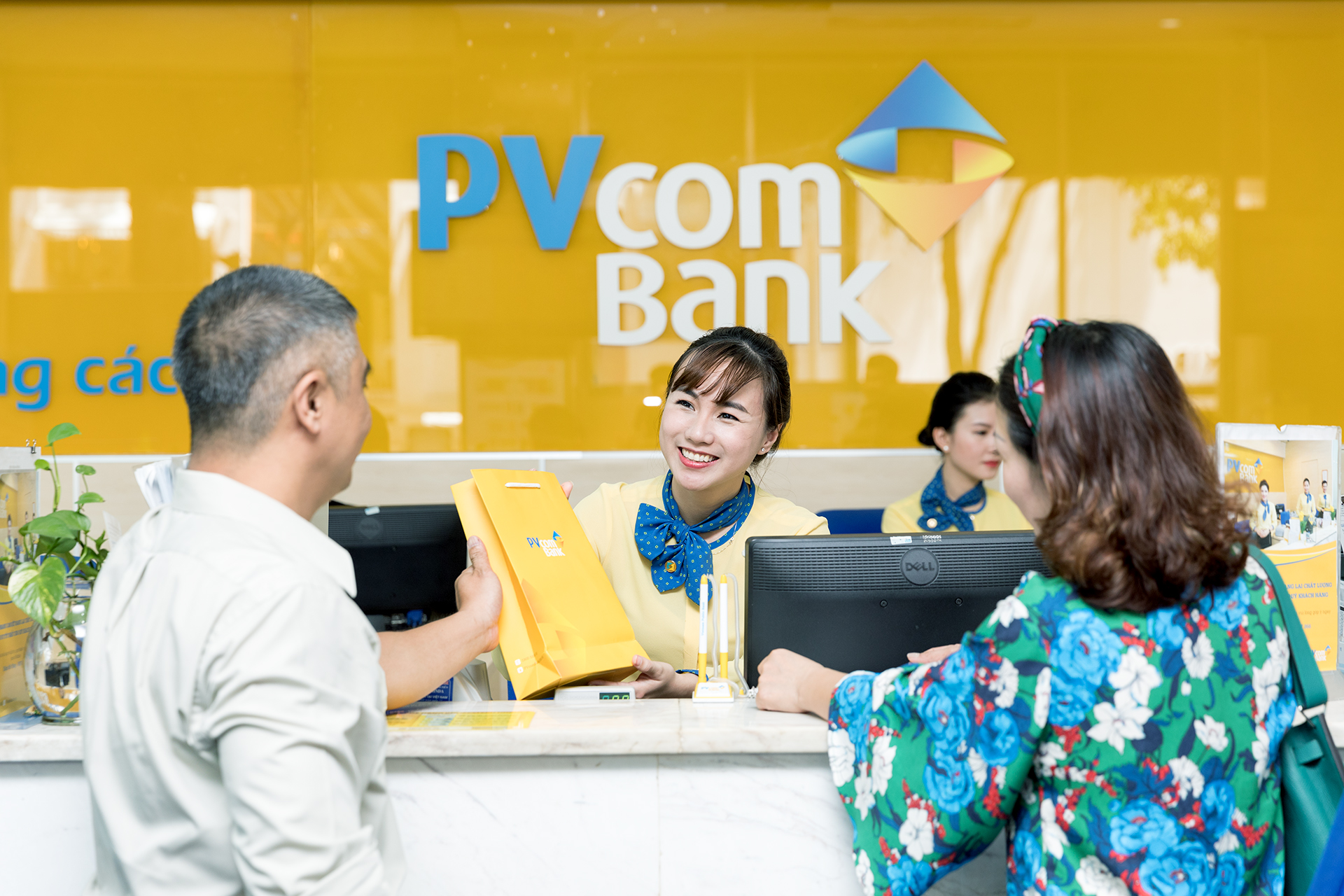 tiet-kiem-tra-lai-truoc-cua-pvcombank-dem-lai-quyen-loi-nao-ve-lai-suat-ngan-hang-cho-nguoi-gui