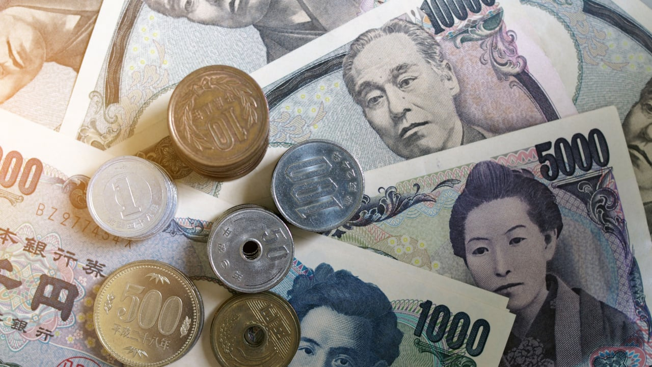 cac-nha-dau-tu-co-the-kiem-loi-tu-su-mat-gia-cua-dong-yen-nhu-the-nao