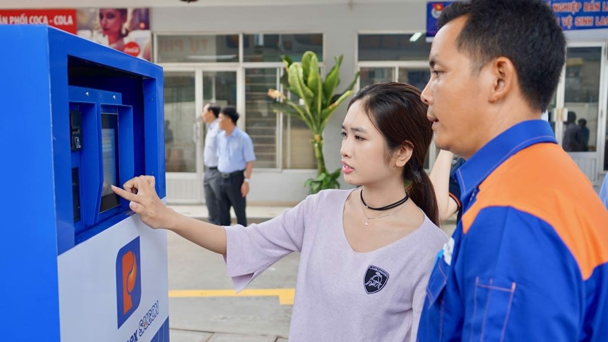 khach-hang-co-the-thanh-toan-tai-cua-hang-xang-dau-bang-e-banking-pg-bank-khong