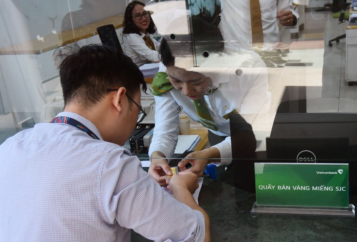 mua-vang-mieng-sjc-truc-tuyen-tai-vietcombank-co-loi-ich-gi-
