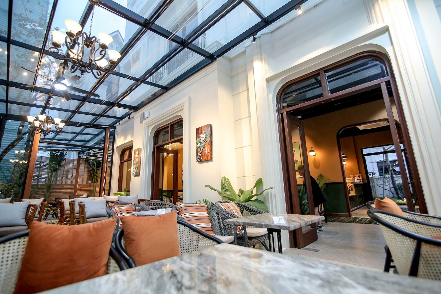 co-nhung-quan-cafe-view-dep-nao-khi-thue-nha-ocean-park-khu-masteri-waterfront
