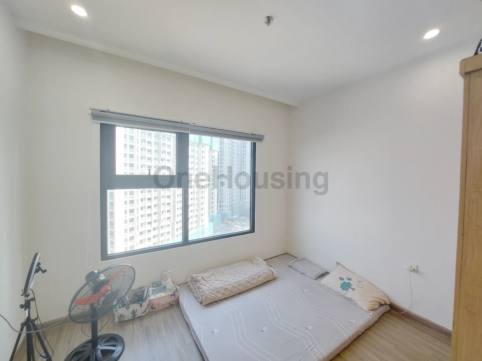 can-2pn-toa-s303-the-sapphire-vinhomes-smart-city-huong-tay-nam-dong-nam-co-gia-bao-nhieu-1m2-OneHousing-4