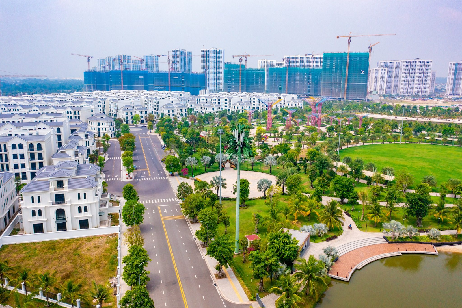 nhung-cau-hoi-thuong-gap-ve-tong-dai-ban-quan-ly-tai-vinhomes-grand-park-OneHousing-1