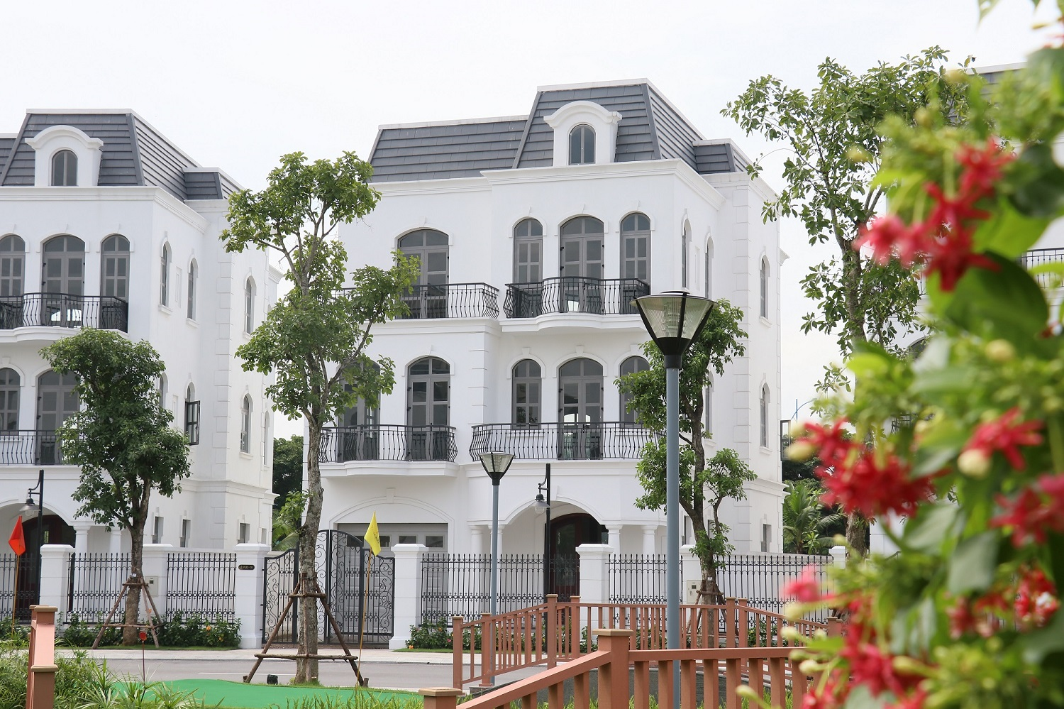 cap-nhat-moi-nhat-gia-ban-nha-biet-thu-lien-ke-quan-tay-ho-onehousing-1