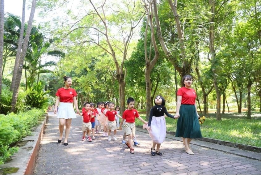 gan-chung-cu-eco-lake-view-quan-hoang-mai-co-truong-mam-non-montessori-nao-khong-n17t-onehousing-1