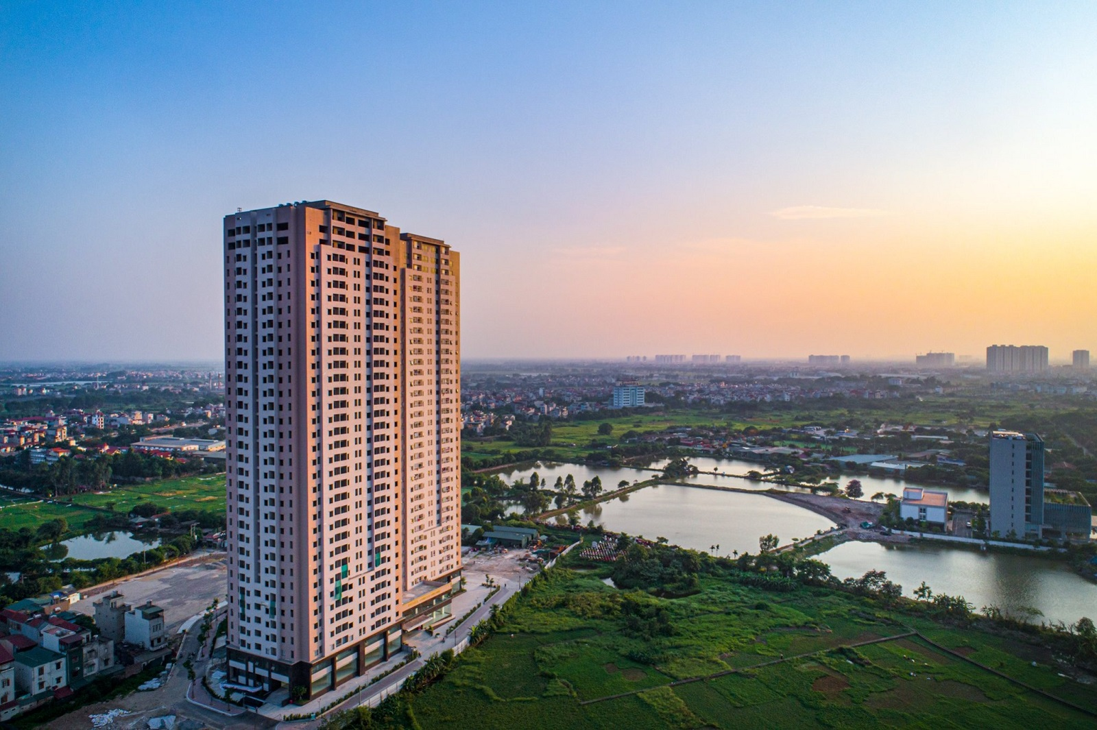 chung-cu-osaka-complex-quan-hoang-mai-cach-ben-xe-giap-bat-bao-nhieu-km-onehousing-1