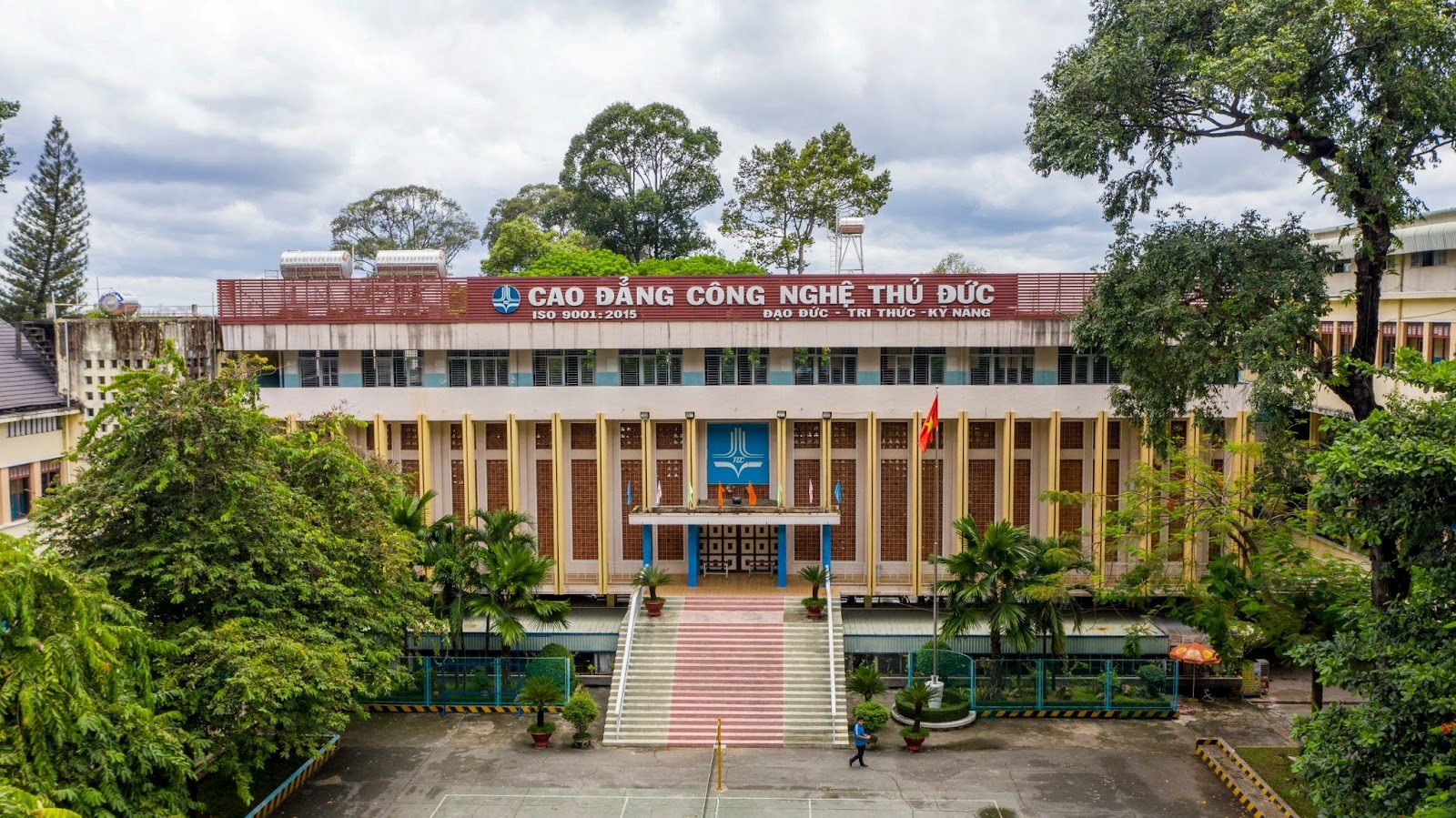 chung-cu-cao-cap-nao-gan-cao-dang-cong-nghe-thu-duc-quan-thu-duc-onehousing-2