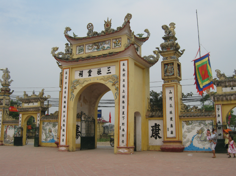 top-3-ngoi-den-chua-gan-chung-cu-eco-green-city-huyen-thanh-tri-onehousing-2