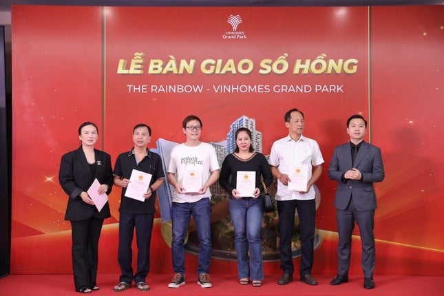 thu-tuc-va-cac-loai-giay-to-can-thiet-khi-nop-ho-so-cap-so-hong-can-ho-vinhomes-grand-park-onehousing-1