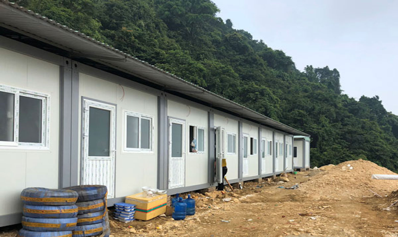 nguoi-dan-co-duoc-xay-nha-tam-tren-dat-trong-cay-lau-nam-khong-onehousing-1