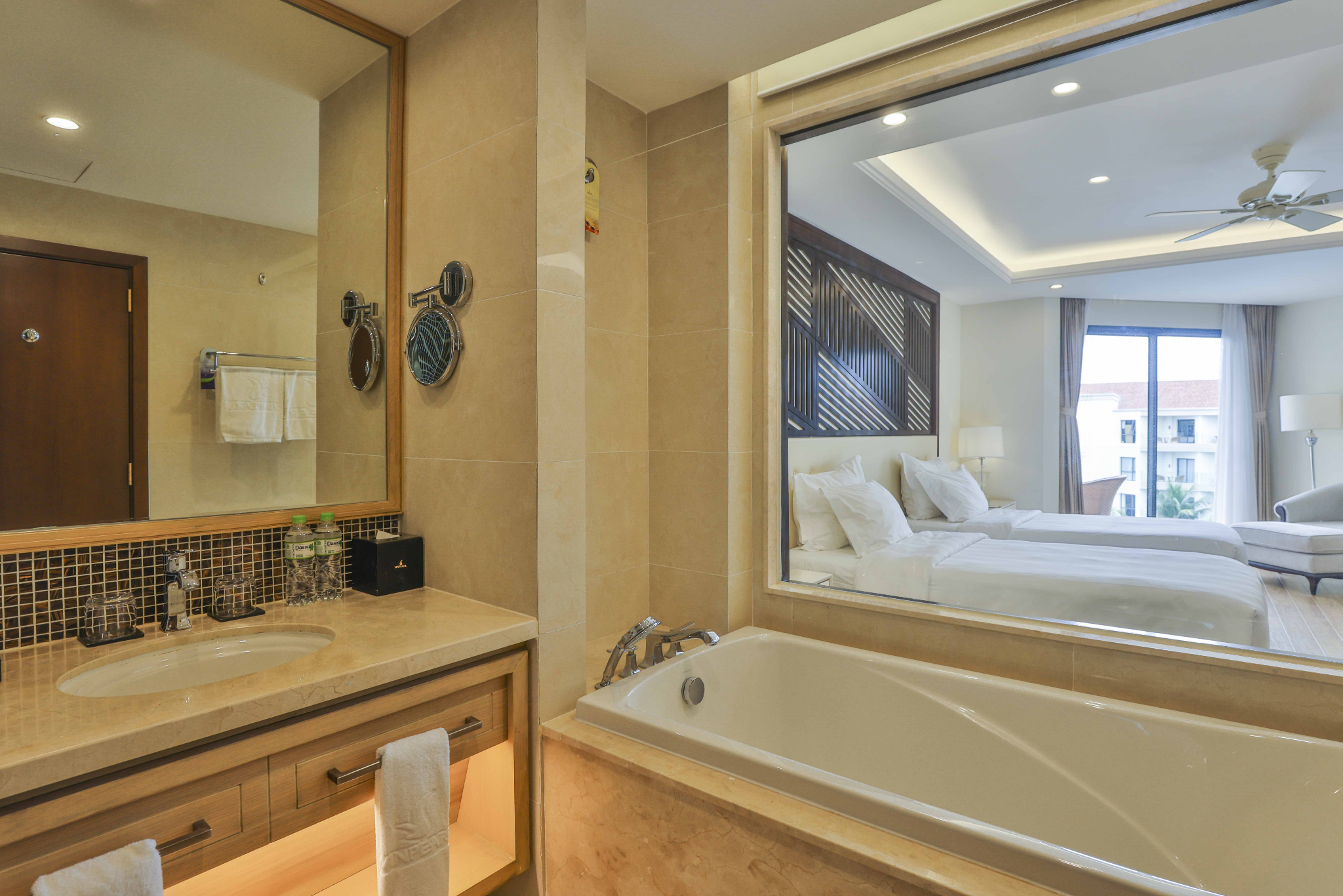 gia-phong-deluxe-tai-vinpearl-resort-and-spa-hoi-an-dang-la-bao-nhieu-onehousing-4