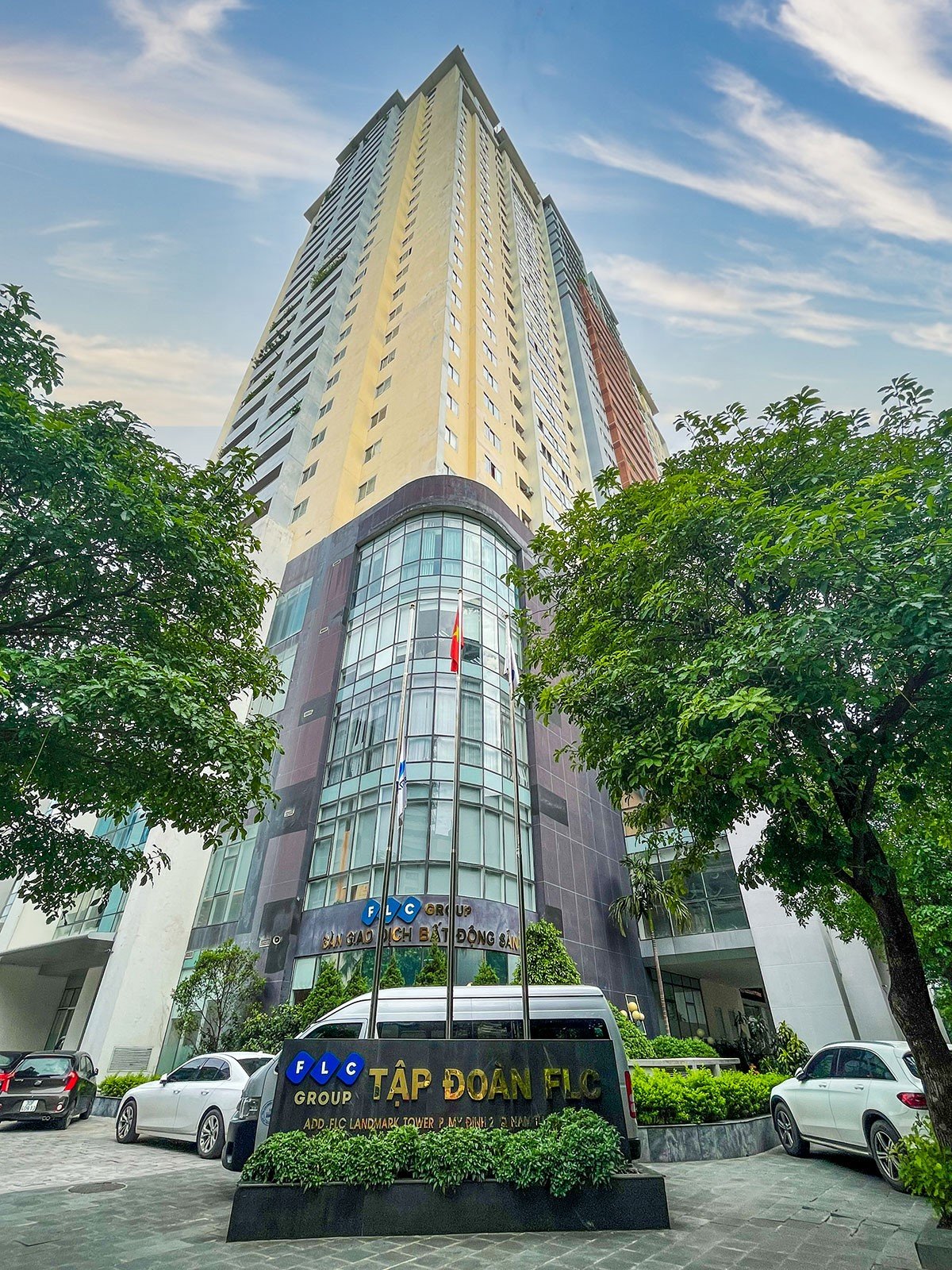 so-sanh-gia-ban-can-ho-du-an-flc-landmark-tower-va-sun-square-n17t-onehousing-1