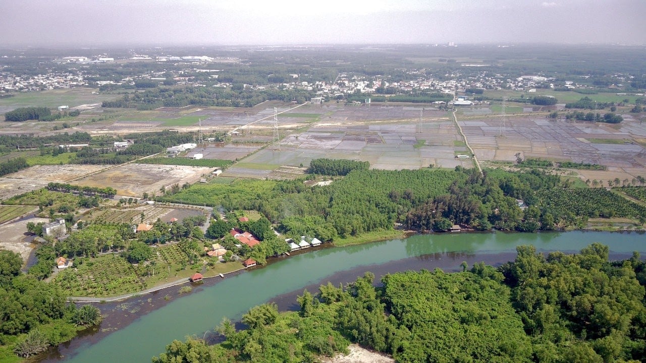 co-nen-mua-dat-gan-song-khong-bi-quyet-chon-mua-dat-gan-song-de-ruoc-tai-loc-n17t-onehousing-1