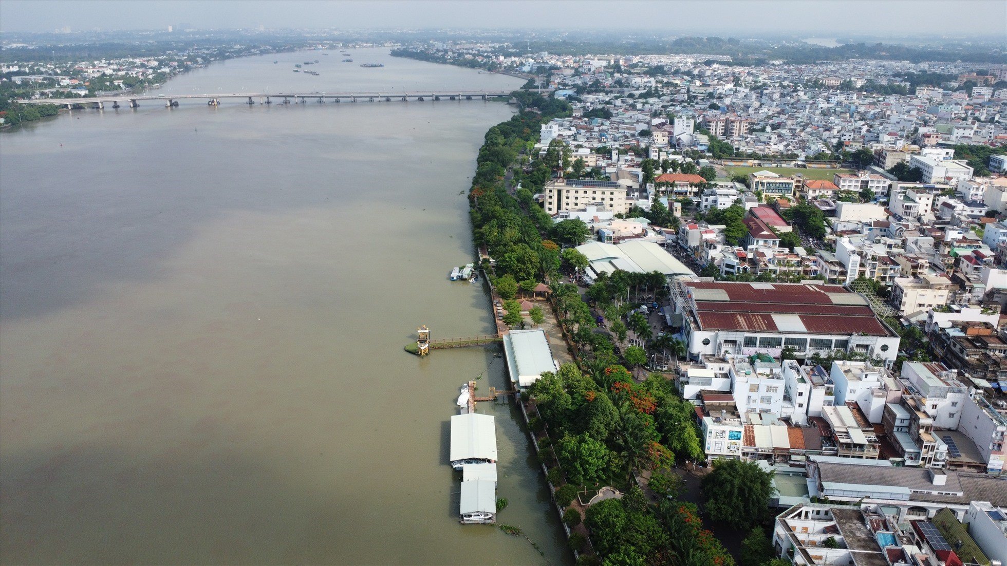 co-nen-mua-dat-gan-song-khong-bi-quyet-chon-mua-dat-gan-song-de-ruoc-tai-loc-n17t-onehousing-1