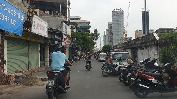 dia-diem-tien-hanh-thu-tuc-nhap-khau-voi-ho-gia-dinh-mua-nha-dat-tai-duong-hong-ha-phuong-phuc-tan-quan-hoan-kiem-onehousing-2