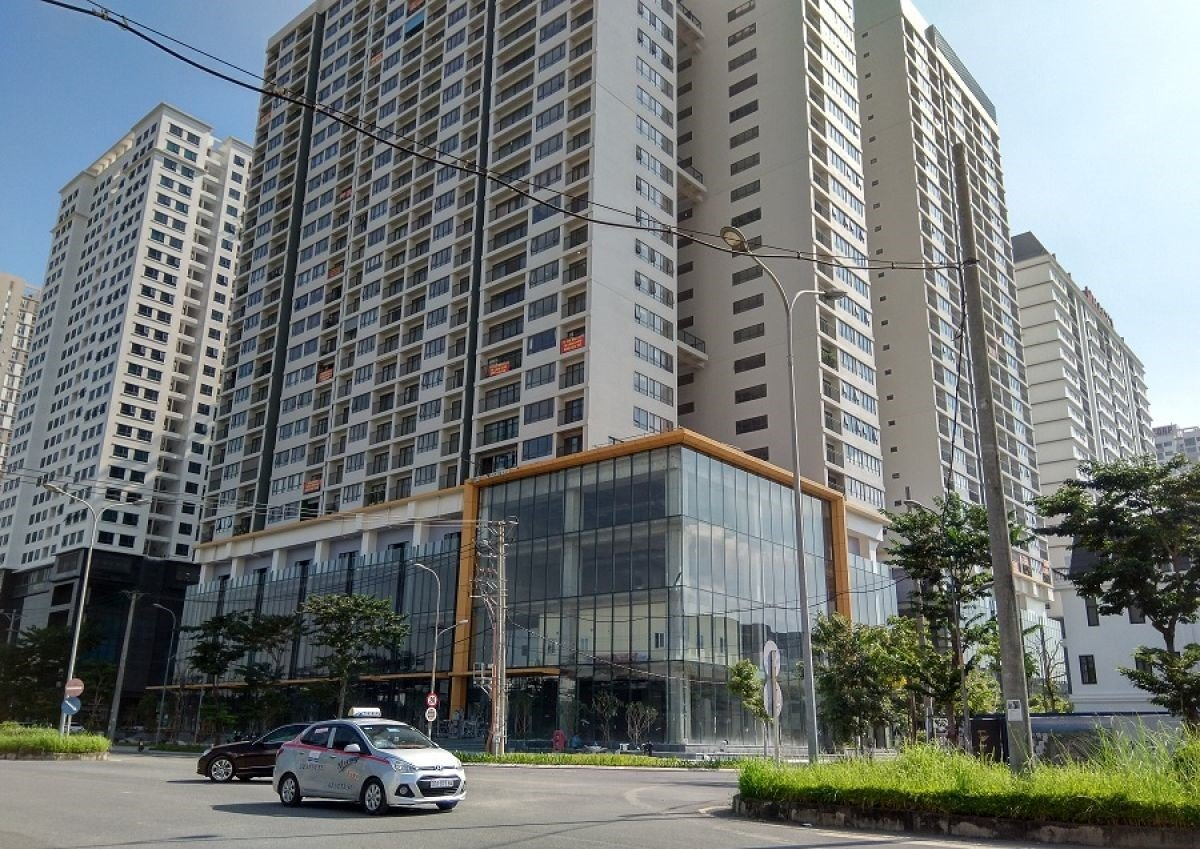 co-du-cho-dau-oto-va-xe-may-toa-nha-horizon-quan-1-khong-OneHousing-1