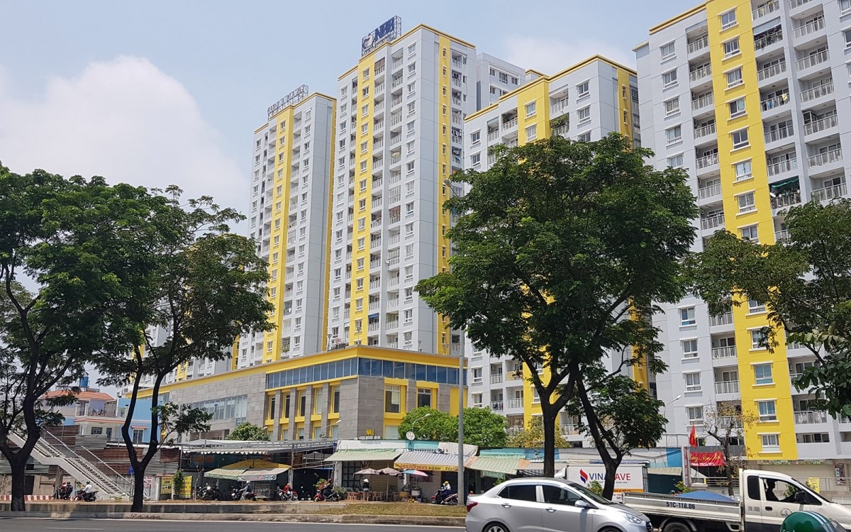 co-du-cho-dau-oto-va-xe-may-chung-cu-carina-plaza-quan-8-khong-n17t-onehousing-1