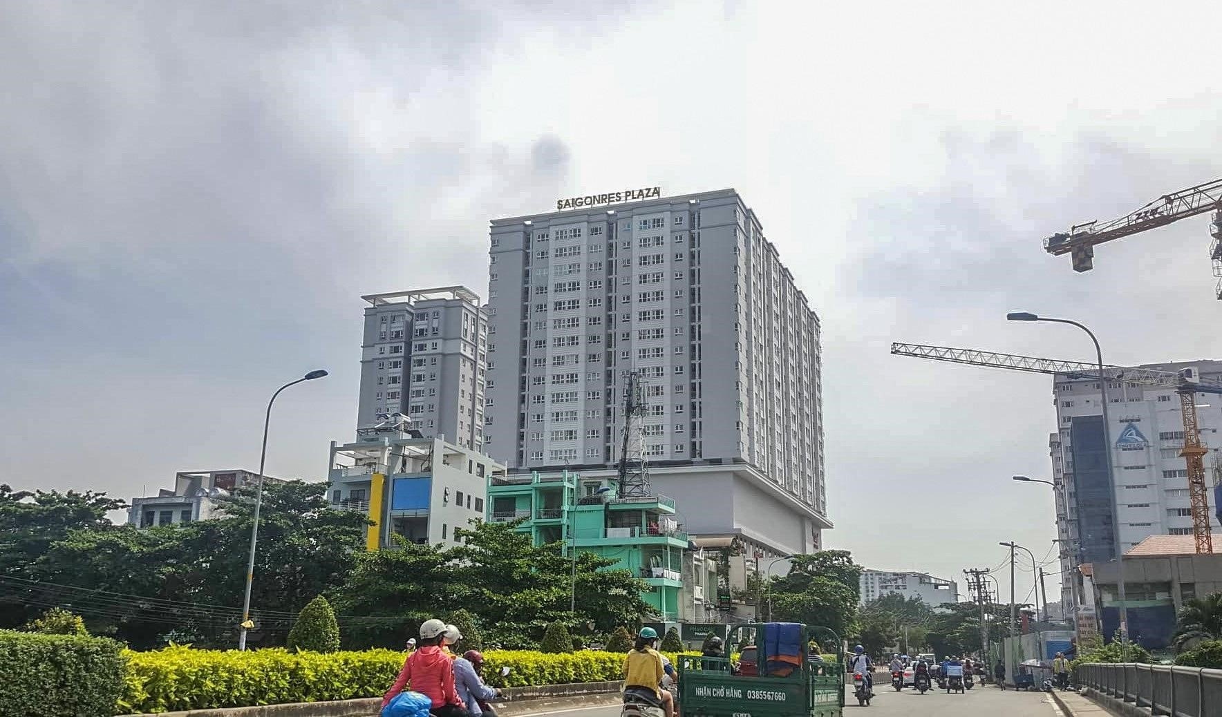 co-du-cho-dau-oto-va-xe-may-chung-cu-saigonres-plaza-quan-binh-thanh-khong-onehousing-1