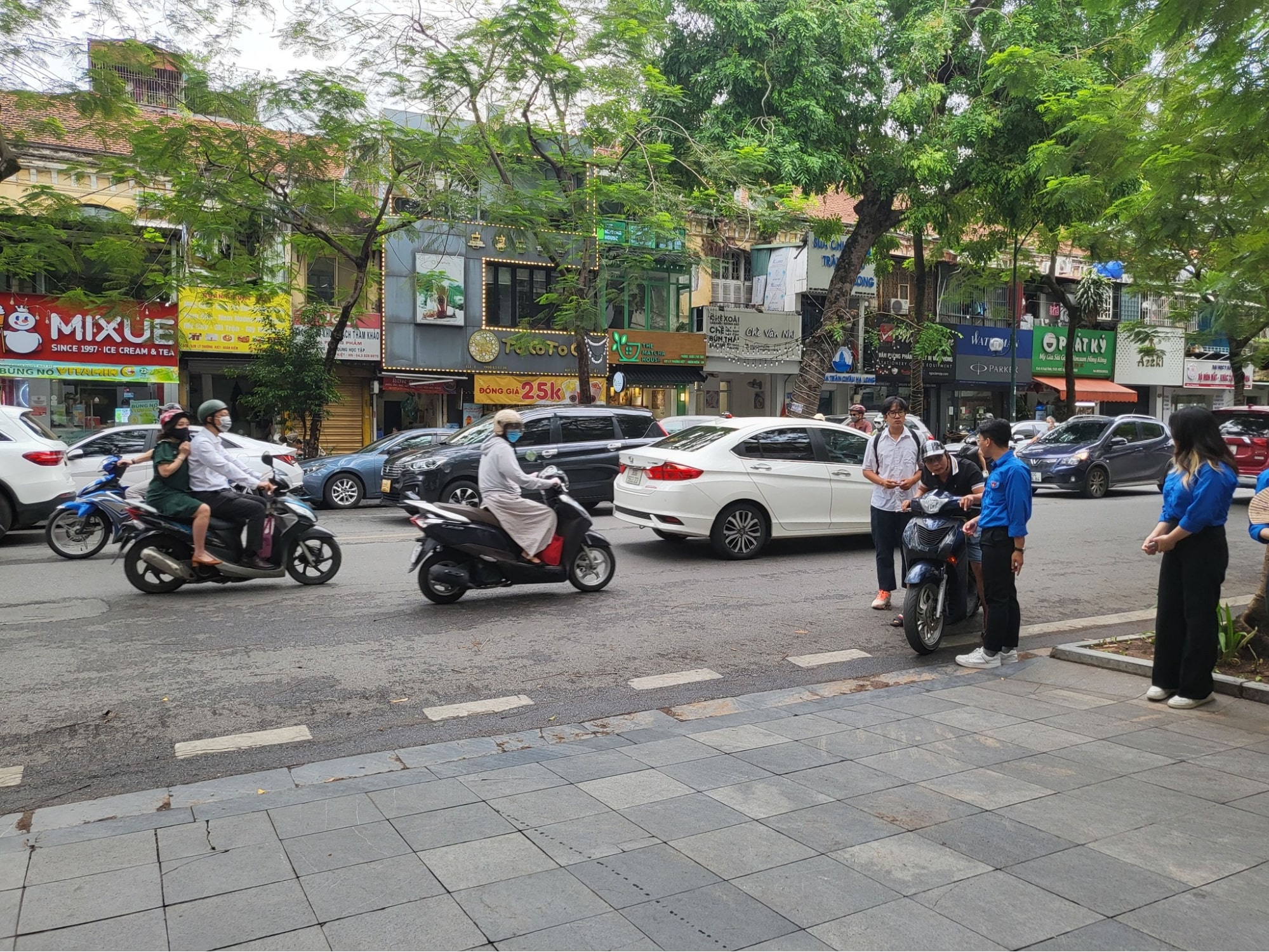nha-dat-tho-cu-phuong-hang-trong-va-hang-gai-ben-nao-dat-ben-nao-re-hon-n17t-onehousing-1