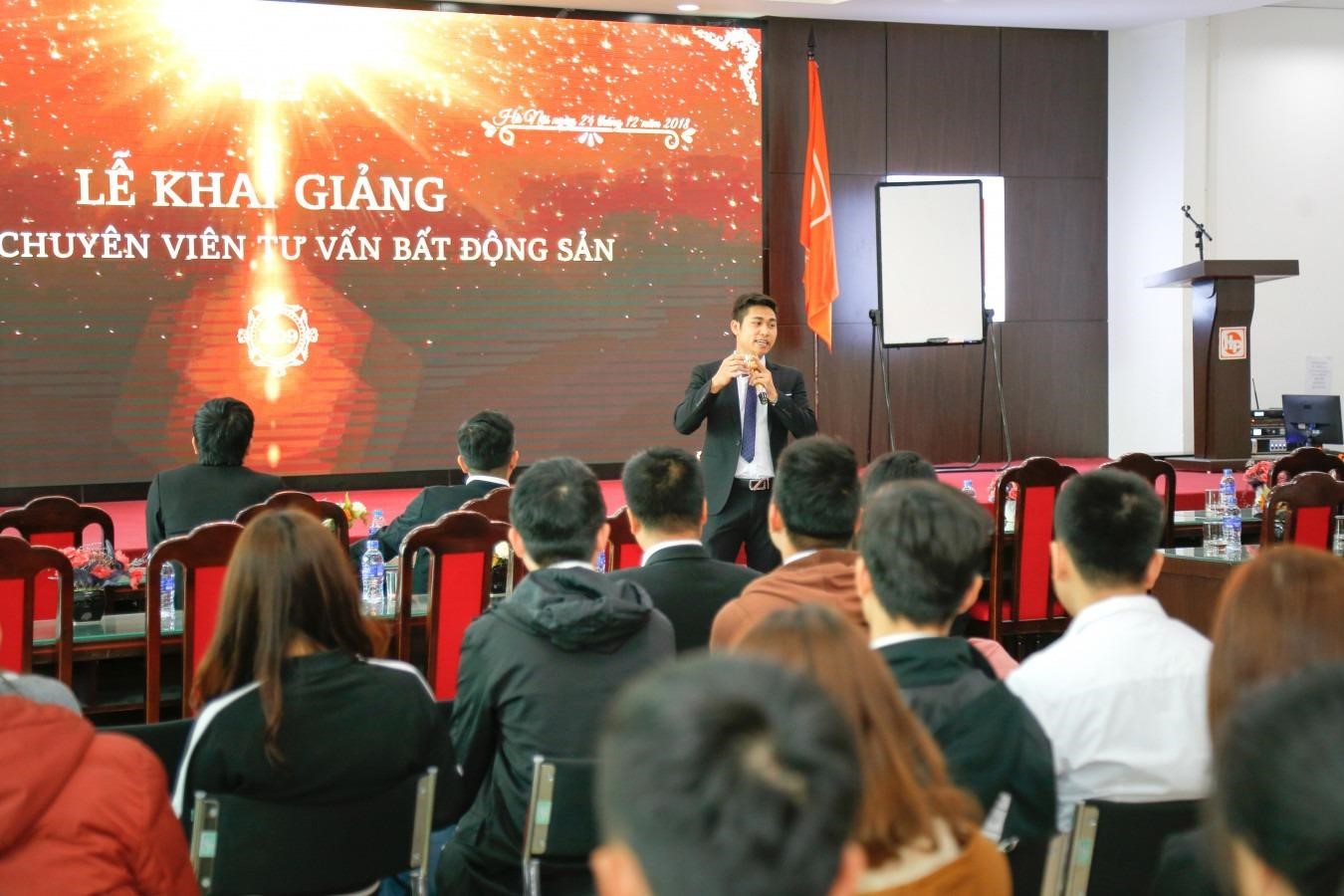 bi-quyet-tim-kiem-khach-hang-don-gian-danh-cho-moi-gioi-bat-dong-san-n17t-onehousing-1