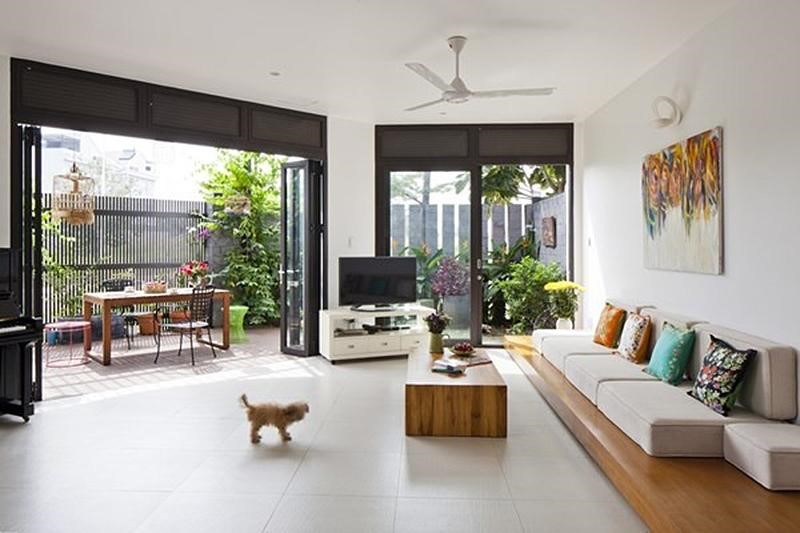 mua-nha-nen-chon-can-co-ban-cong-phong-ngu-hay-phong-khach-OneHousing-1