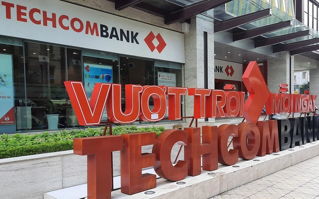 co-phieu-techcombank-tiep-tuc-tien-toi-vung-dinh-lich-su-onehousing-1