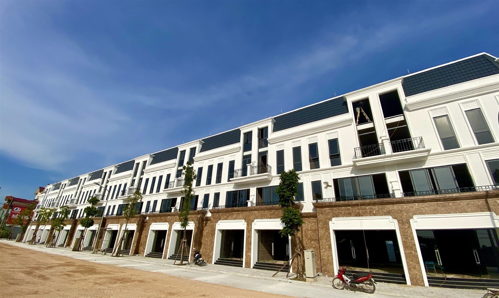 shophouse-co-con-la-ga-de-trung-vang-cho-nha-dau-tu-n17t-onehousing-1