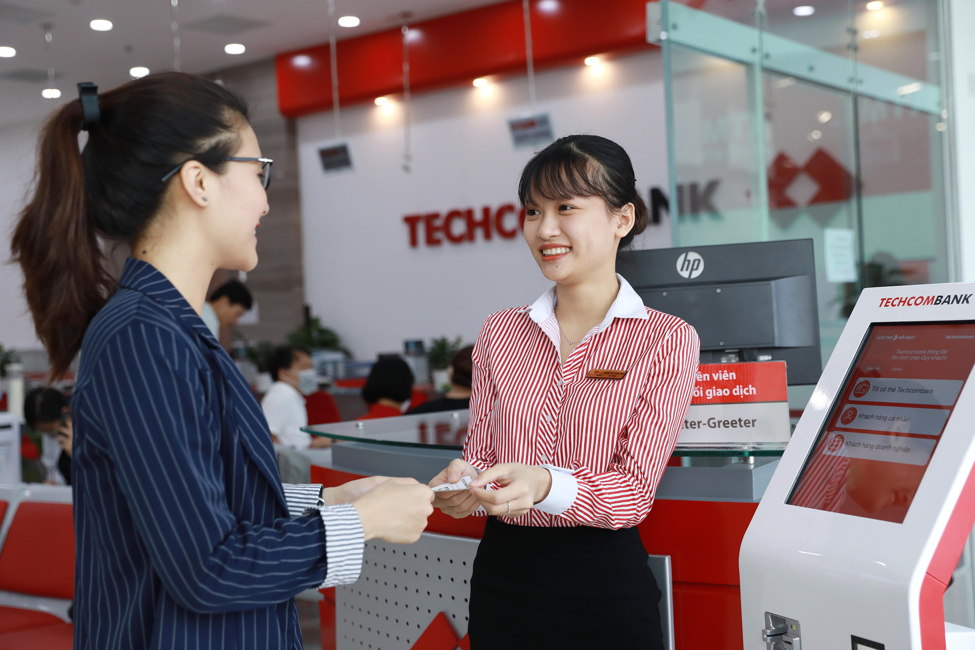 co-dong-techcombank-nhan-co-tuc-khung-bang-ca-tien-mat-lan-co-phieu-anh1