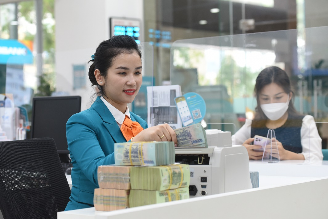 lai-suat-ngan-hang-abbank-khi-gui-tiet-kiem-vnd-tai-quay-giao-dich-thang-62024-la-bao-nhieu-onehousing