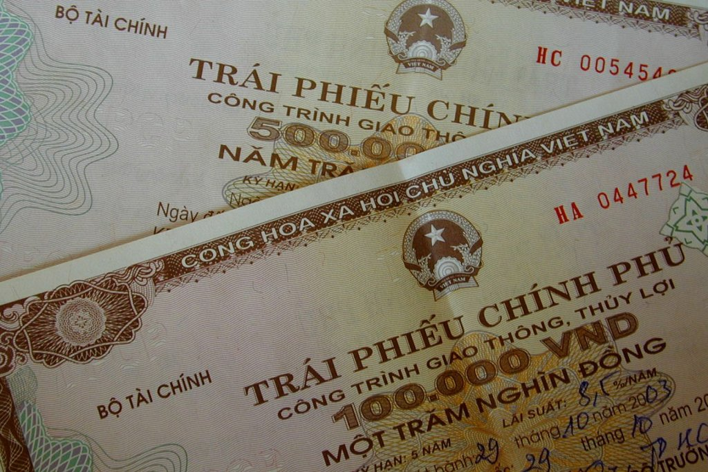 so-sanh-trai-phieu-chinh-phu-va-trai-phieu-doanh-nghiep-anh1