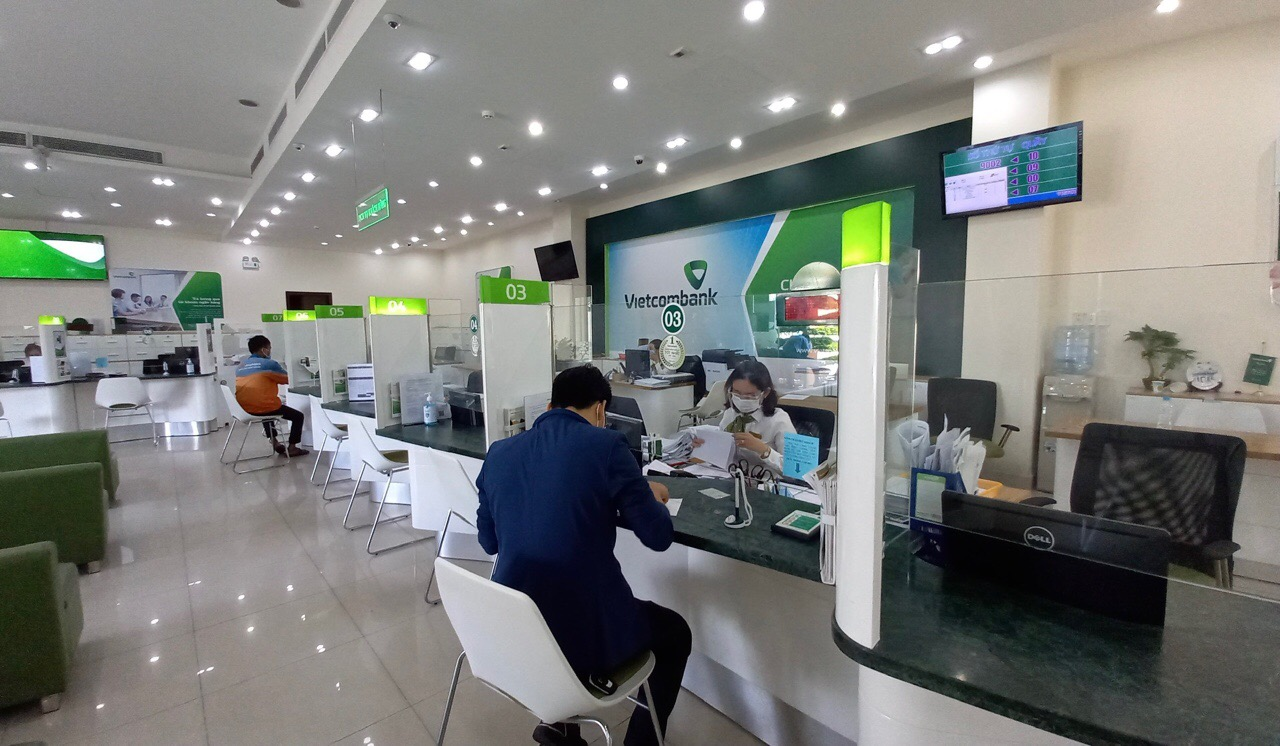 nhung-truong-hop-nao-phai-den-quay-giao-dich-vietcombank-de-lam-xac-thuc-sinh-trac-hoc-truc-tiep-onehousing