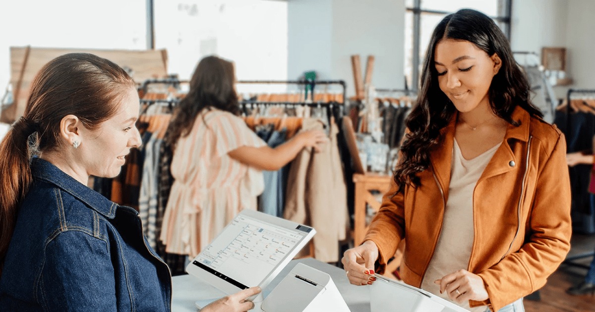 POS ghi nhận xu hướng tiêu dùng của khách hàng giúp chủ cửa hàng thời trang dễ dàng điều chỉnh danh mục hàng hóa phù hợp