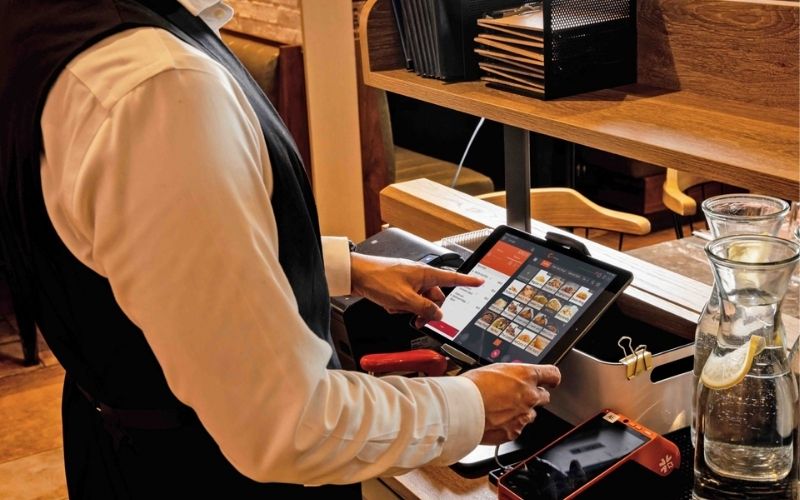 POS quản lý bếp trung tâm hiệu quả bằng công cụ theo dõi nguyên liệu và tồn kho