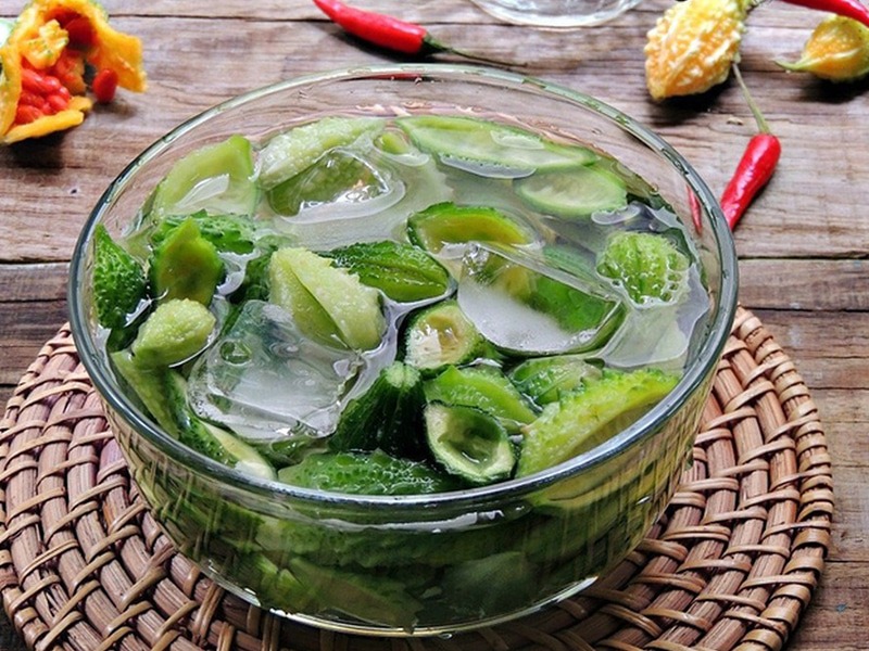 Mướp đắng ướp với đá vừa giúp giảm vị đắng, vừa giữ lại được dưỡng chất có lợi cho sức khỏe