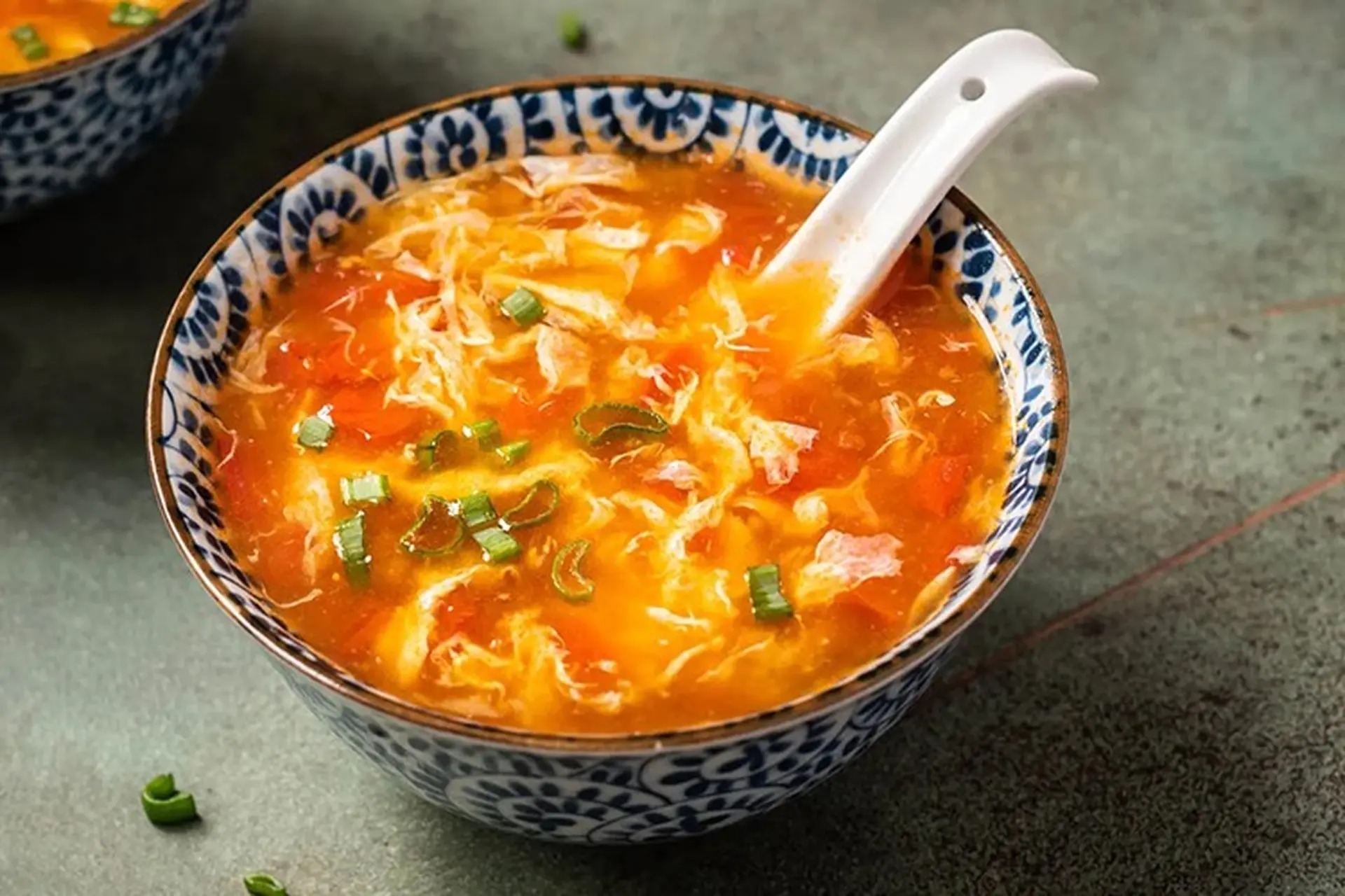 Canh trứng cà chua chua thanh, phù hợp để cân bằng khẩu vị