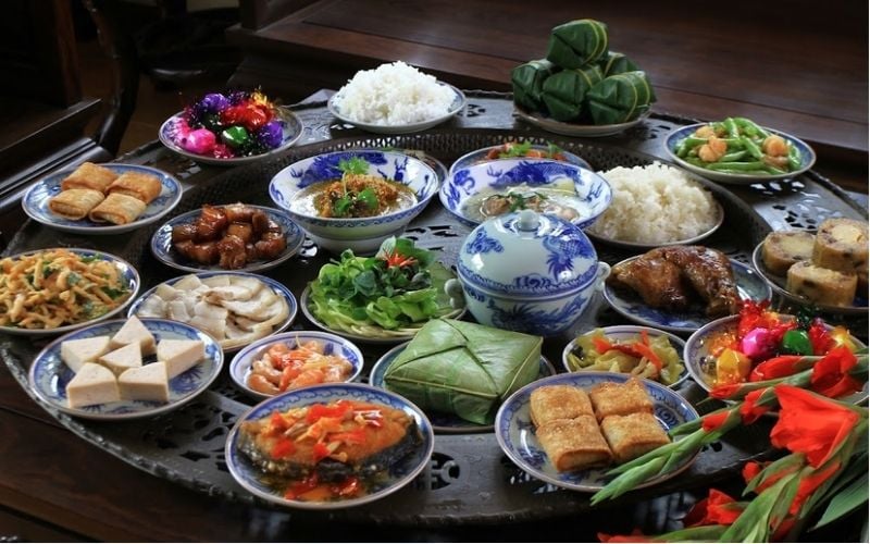 Mâm cơm ngày Tết của người miền Trung thể hiện rõ sự giản dị và ấm cúng