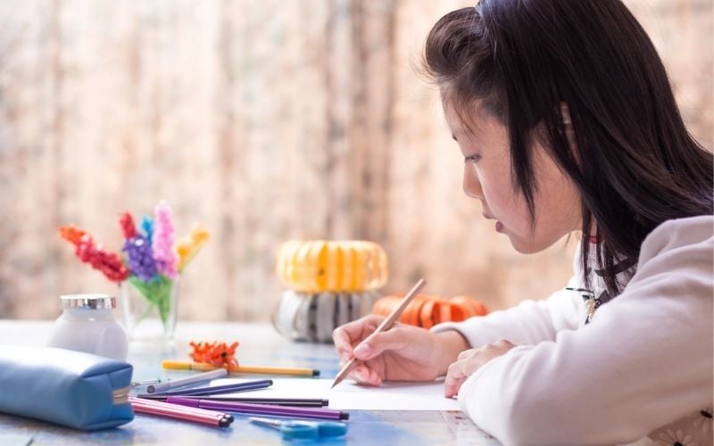 Chuẩn bị đầy đủ và giữ tâm thế tích cực khi khai bút