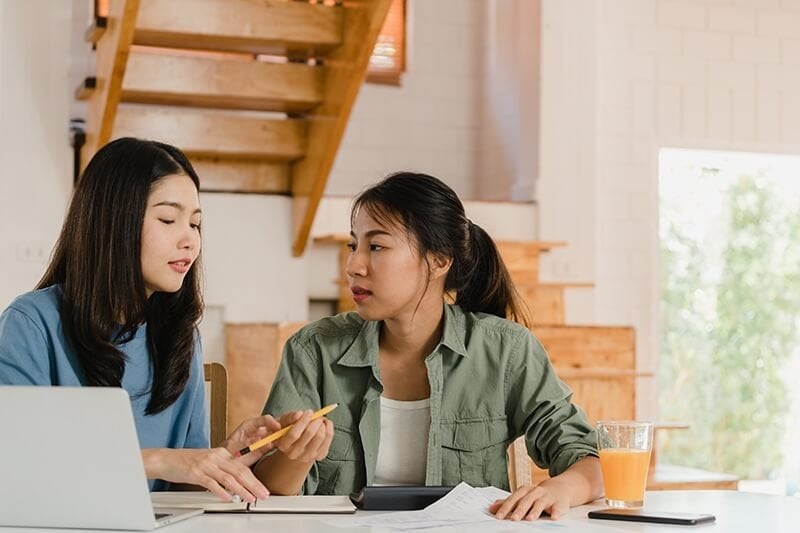 Người tuổi Tuất nên sống chan hòa và tích cực giúp đỡ người khác để tạo phước báu lâu dài