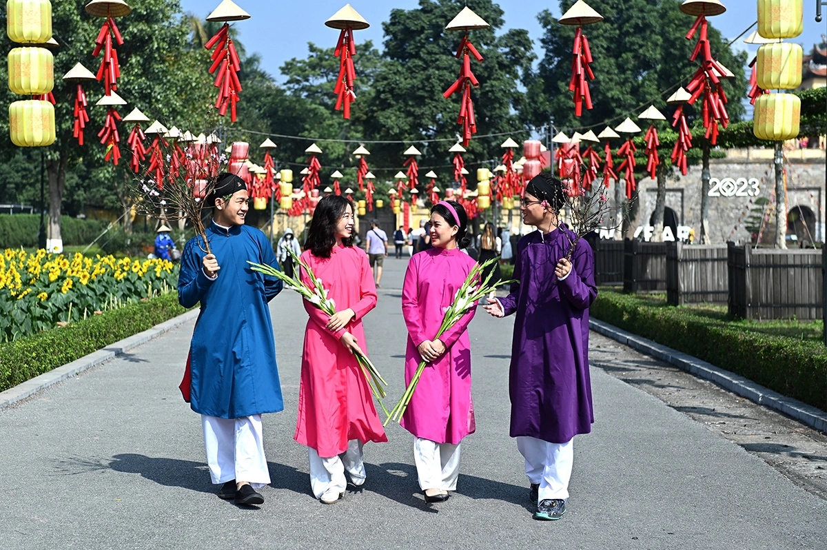 Xuất hành năm mới cần mang tâm thế vui vẻ phấn khởi