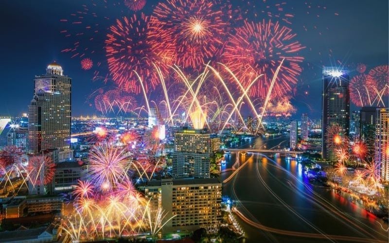 Tết Dương lịch bắt nguồn từ văn hóa phương Tây nên không có phong tục cúng cơm