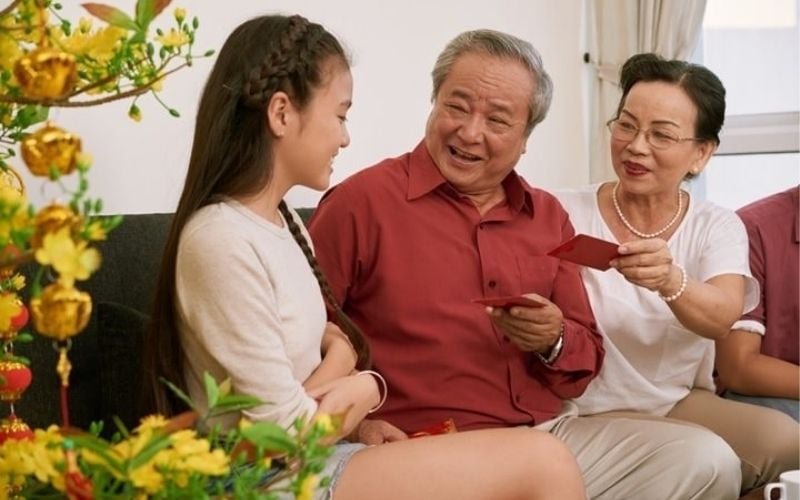Lưu ý khi trao lì xì trong những ngày đầu năm mới
