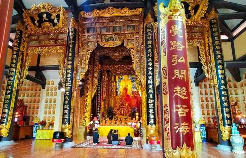 Trung tâm thờ tự chính của chùa được thiết kế theo kiểu “nội công ngoại quốc”