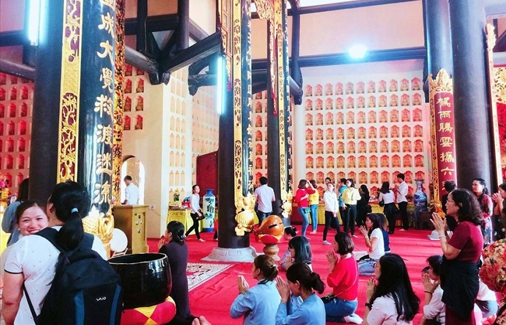 Thời điểm lý tưởng để viếng chùa là vào mùa xuân hoặc mùa thu