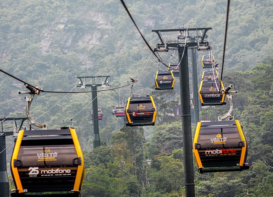 Đi cáp treo ngắm toàn cảnh Yên Tử từ trên cao