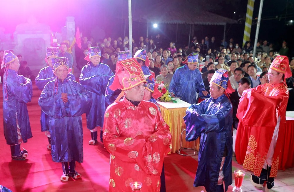 Lễ hội đền Đức Thánh Trần Hưng Đạo diễn ra vào 19 đến 21 tháng 8 âm lịch hàng năm