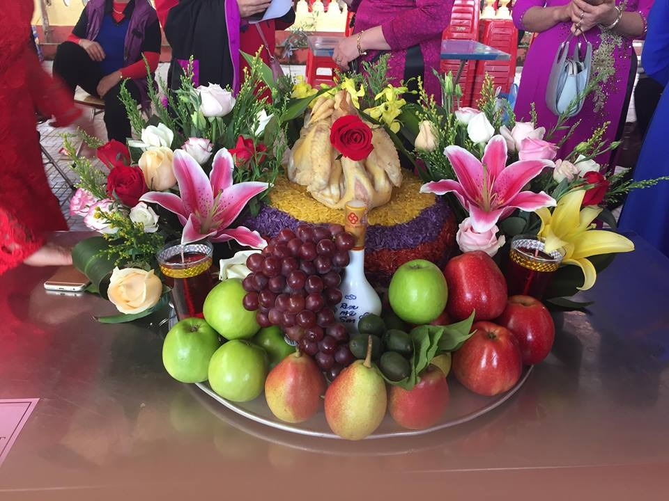 Có thể chuẩn bị mâm lễ với lễ vật chay và mặn tùy vào điều kiện của mỗi cá nhân, gia đình