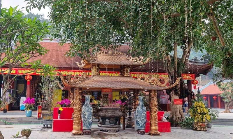 Đi đền Quan Hoàng Bảy cầu tài lộc, bình an